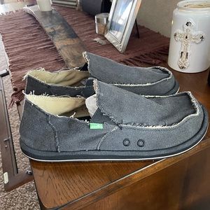 Men’s Sanuks size 13